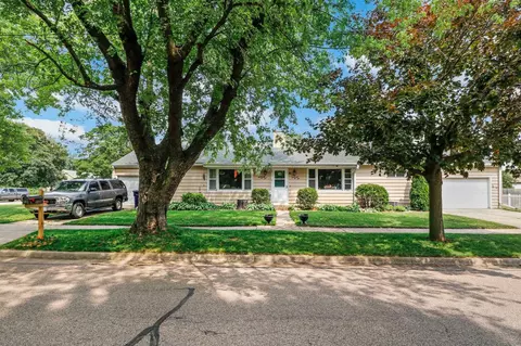 1122-1124 N Oakhill Ave, Janesville, WI 53548