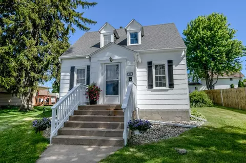 312 E Division St, Dodgeville, WI 53533