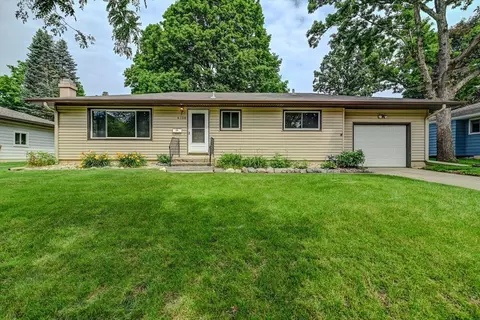 4806 Hermsmeier Ln, Madison, WI 53714