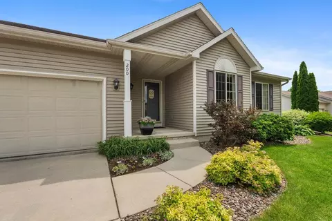 200 Weald Bridge Rd, Cottage Grove, WI 53527