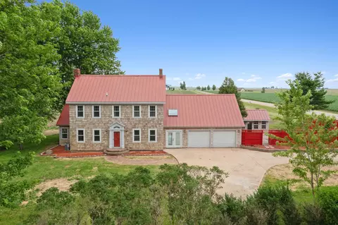 790 Walnut Dell Rd, Platteville, WI 53818
