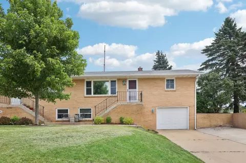104 Ridge Dr, Mount Horeb, WI 53572