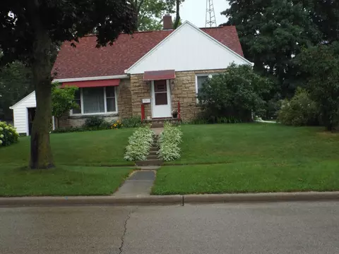 902 Newbury St, Ripon, WI 54971