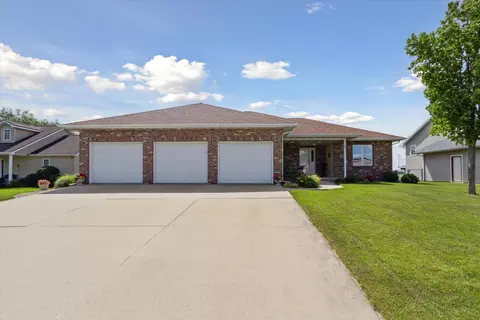 316 4th St, Brooklyn, WI 53521