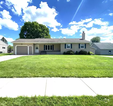 109 Church St, Fall River, WI 53932