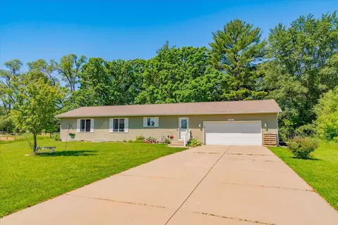 2408 Wild Rose Ct, Portage, WI 53901