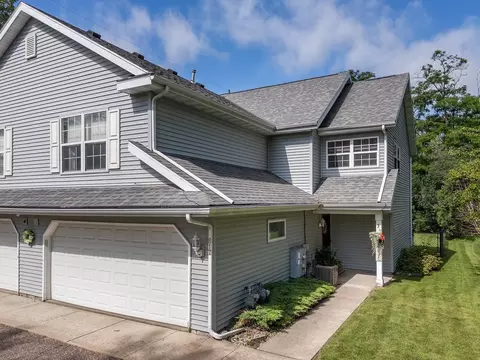 817 Island Ct, Baraboo, WI 53913