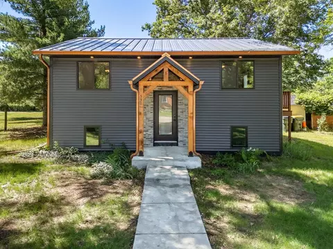 531 W Exchange St, Lone Rock, WI 53556