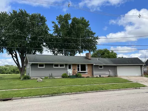 549 Waterloo St, Columbus, WI 53925