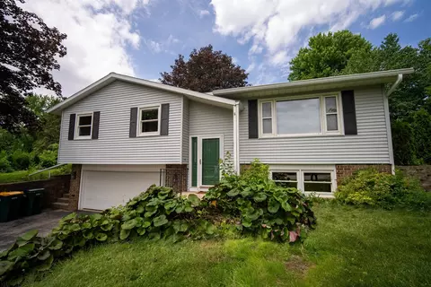 2138 Native Pl, Cottage Grove, WI 53527
