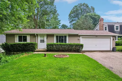 w9045 Lakeview Drive, Cambridge, WI 53523