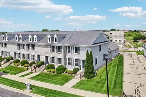 1534 Smithfield Dr, Sun Prairie, WI 53590