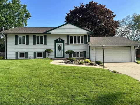 6906 Brookdale Dr, Middleton, WI 53562