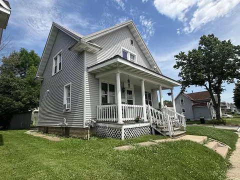 812 N Spring St, Beaver Dam, WI 53916