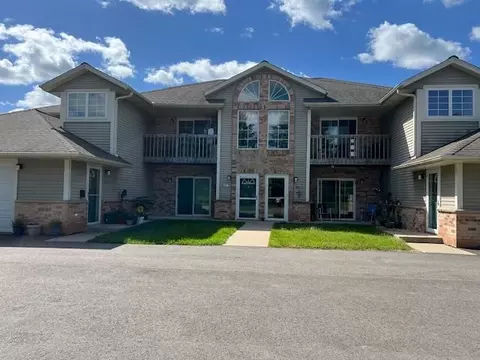 628 Shepherds Dr #3, West Bend, WI 53090