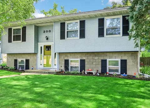 300 Greentree Ln, Beaver Dam, WI 53916