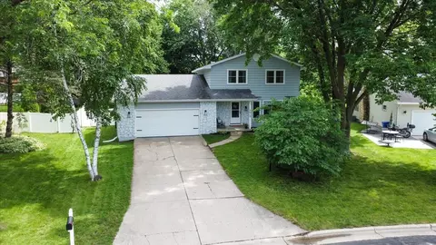 2613 N Norfolk Cir, Madison, WI 53719