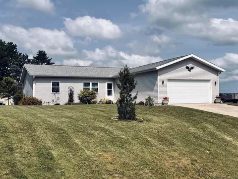 2424 Wild Rose Ct, Portage, WI 53901