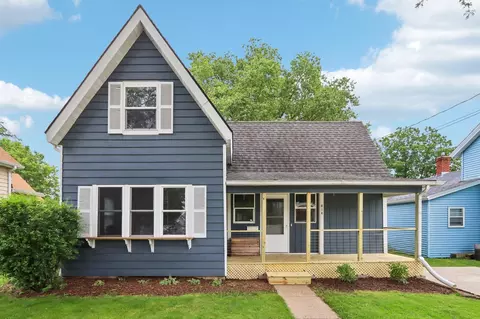 414 4th St, Prairie Du Sac, WI 53578