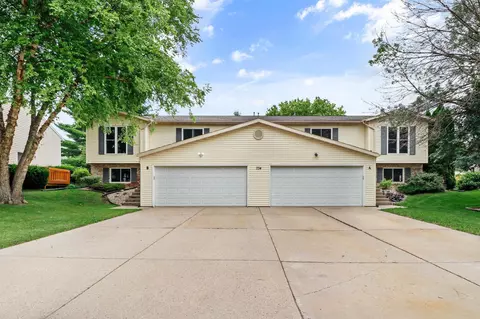 734 Crawford Dr, Cottage Grove, WI 53527