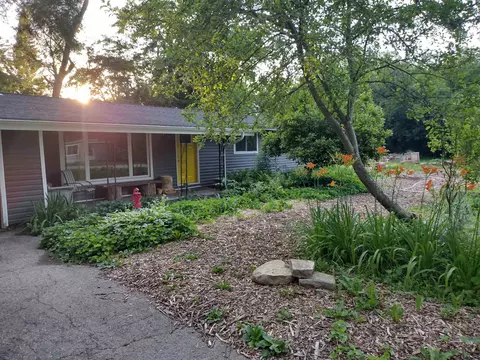424 Woodlawn Ave, Burlington, WI 53105
