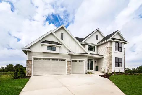 905 Roger Ct, Waunakee, WI 53597