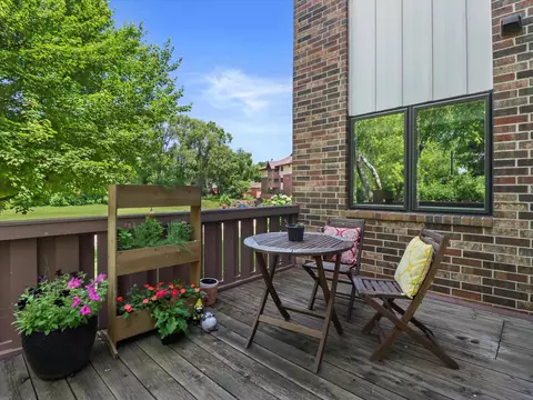 17 Maple Wood Ln #101, Madison, WI 53704