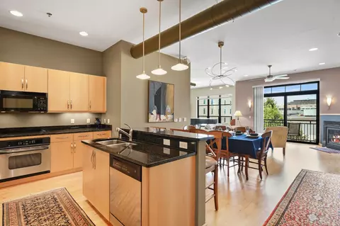 615 W Main St #309, Madison, WI 53703
