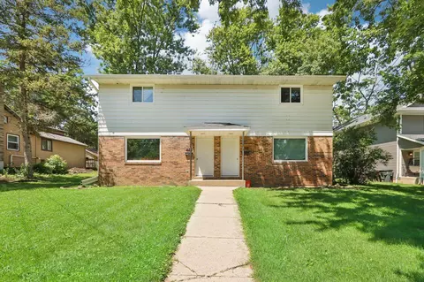 418-420 S Summit St, Whitewater, WI 53190