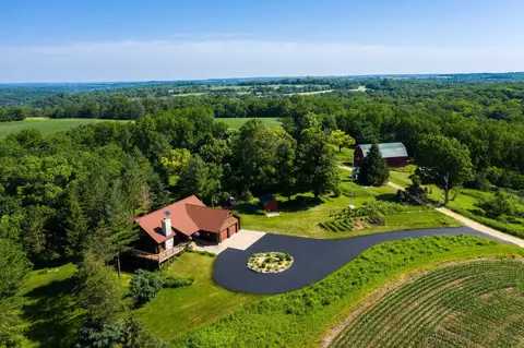 3302 Bethlehem Rd, Dodgeville, WI 53533