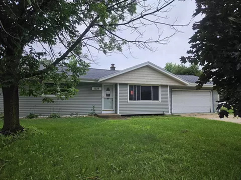 1938 S Crosby Ave, Janesville, WI 53546