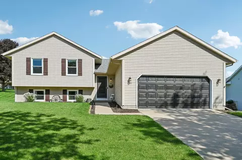 800 Brookview Trl, Mount Horeb, WI 53572