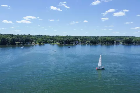 2141 Middleton Beach Rd, Middleton, WI 53562