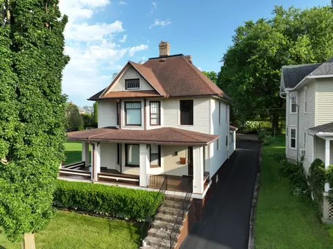 322 Maiden St, Mineral Point, WI 53565