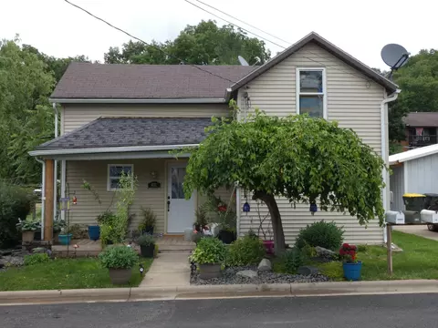 421 W Bluff St, Cassville, WI 53806