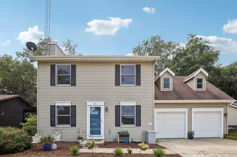 201 Breezy Point Rd, Pardeeville, WI 53954