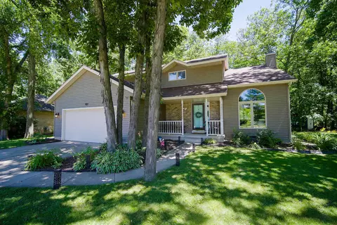 901 Broadway Dr, Sun Prairie, WI 53590