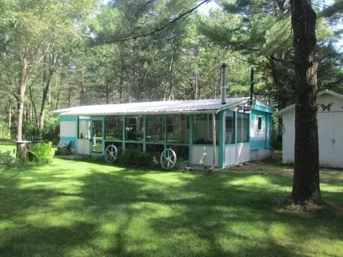 920 Blackhawk Ln, Hancock, WI 54943