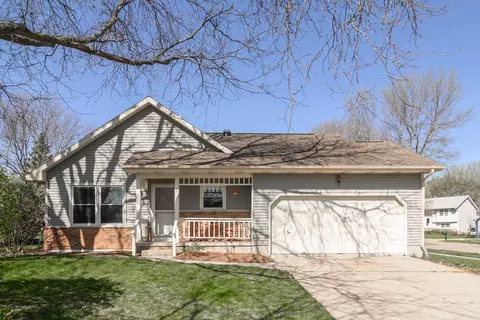 2 Stonehedge Ct, Madison, WI 53717