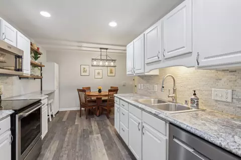 3063 Selkirk Dr #2, Sun Prairie, WI 53590