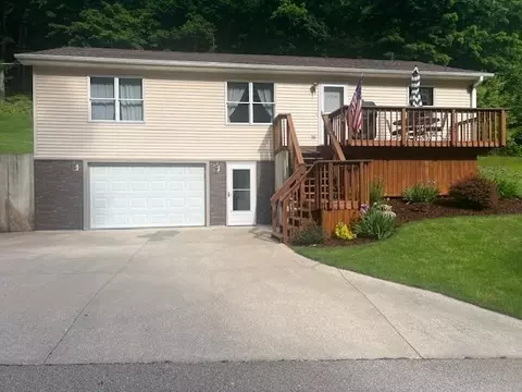 932 Garnavillo Ave, Mcgregor, IA 52157