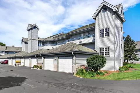 5391 Mariners Cove Dr #207, Madison, WI 53704