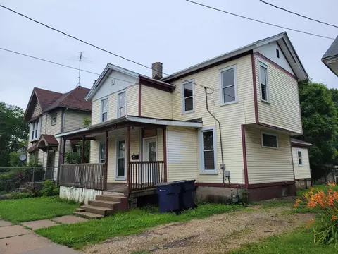 107 S Locust St, Janesville, WI 53548