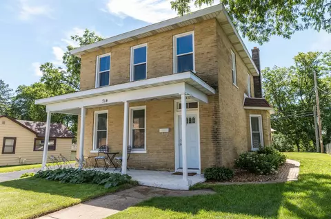 714 E Cook St, Portage, WI 53901