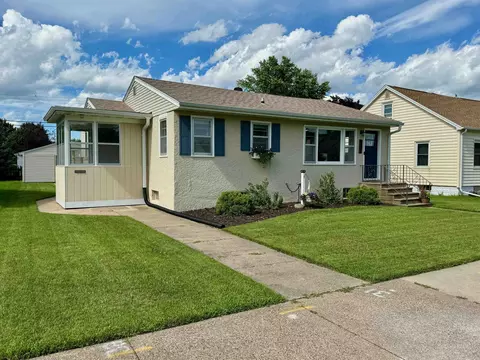2137 Green Bay St, La Crosse, WI 54601