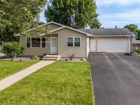 615 Naragansett Ave, Baraboo, WI 53913