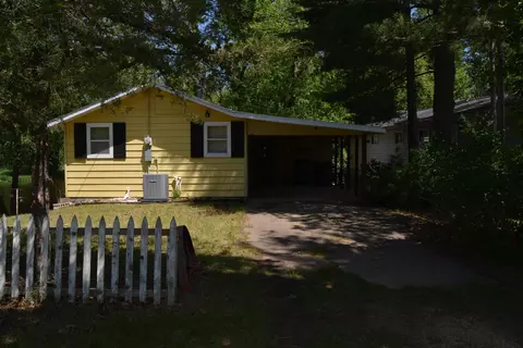 96 Lakeshore Dr, Avoca, WI 53506