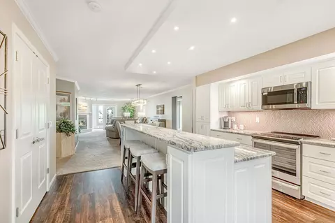 5375 Mariners Cove Dr #113, Madison, WI 53704