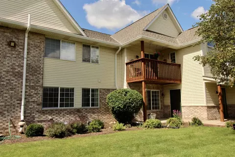 2107 Broken Hill Rd #7, Waukesha, WI 53188
