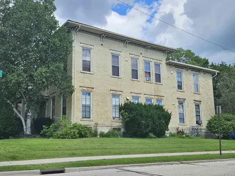 302 St Lawrence Ave, Janesville, WI 53545